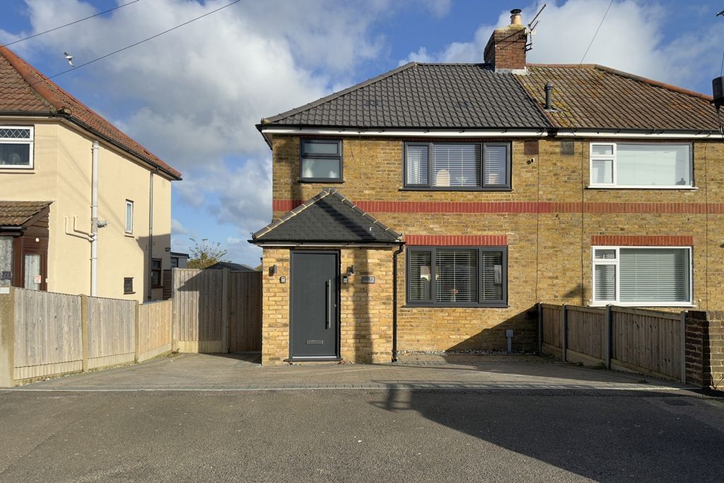 Property photo 1 of 20 Photo 4