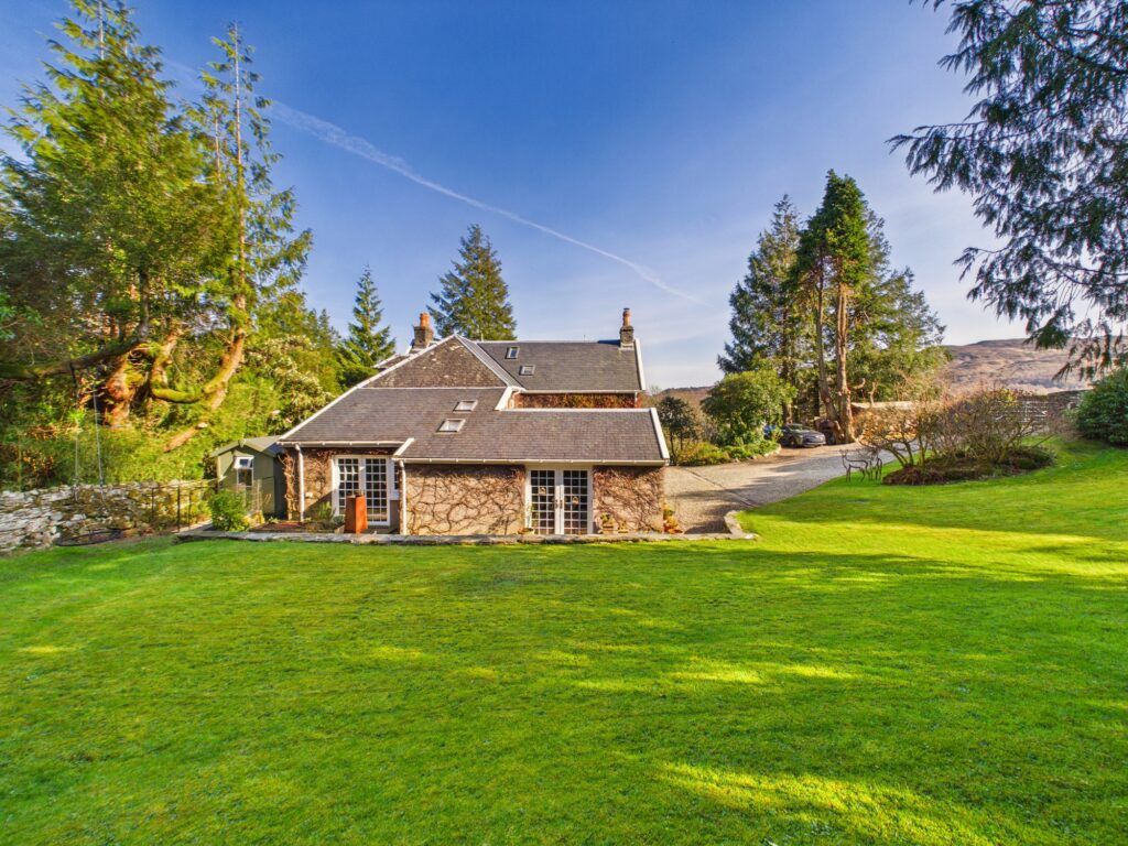 Property photo 2 of 32