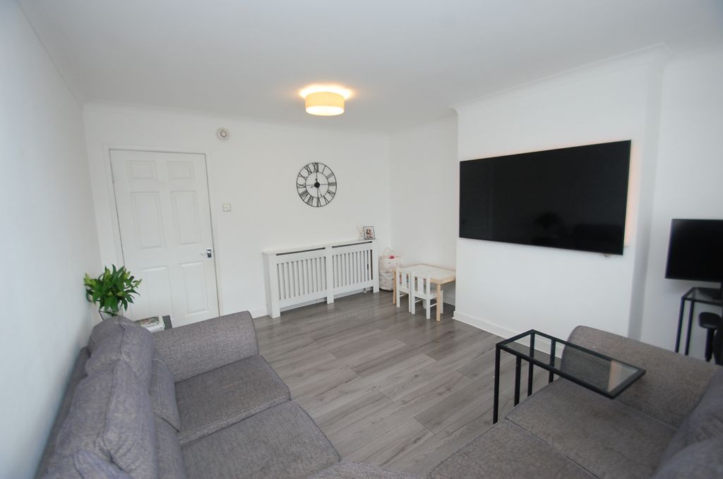 Property photo 3 of 15 4374903