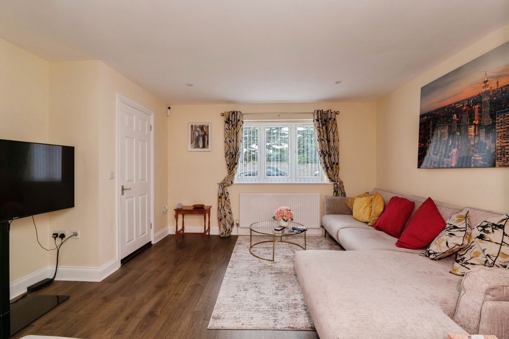 Property photo 2 of 17 Photo