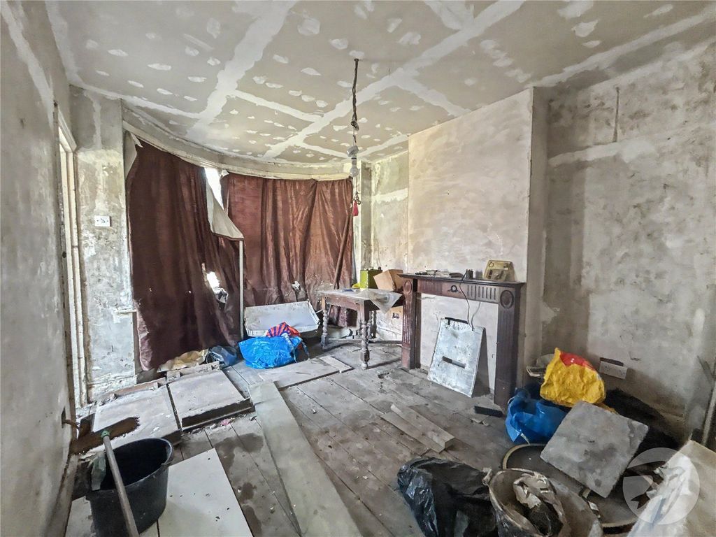 Property photo 2 of 16 Picture No. 14