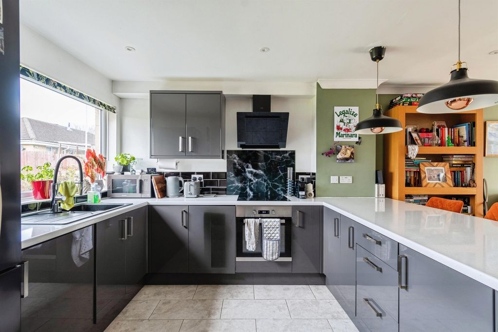 Property photo 2 of 18