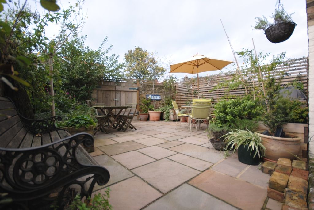 Property photo 2 of 9 Garden Asylum