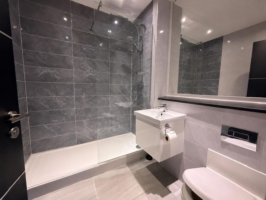 Property photo 2 of 3 Bathroom 17.Png