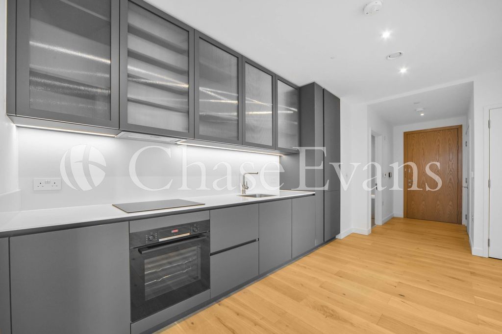 Property photo 3 of 17 Kitchen