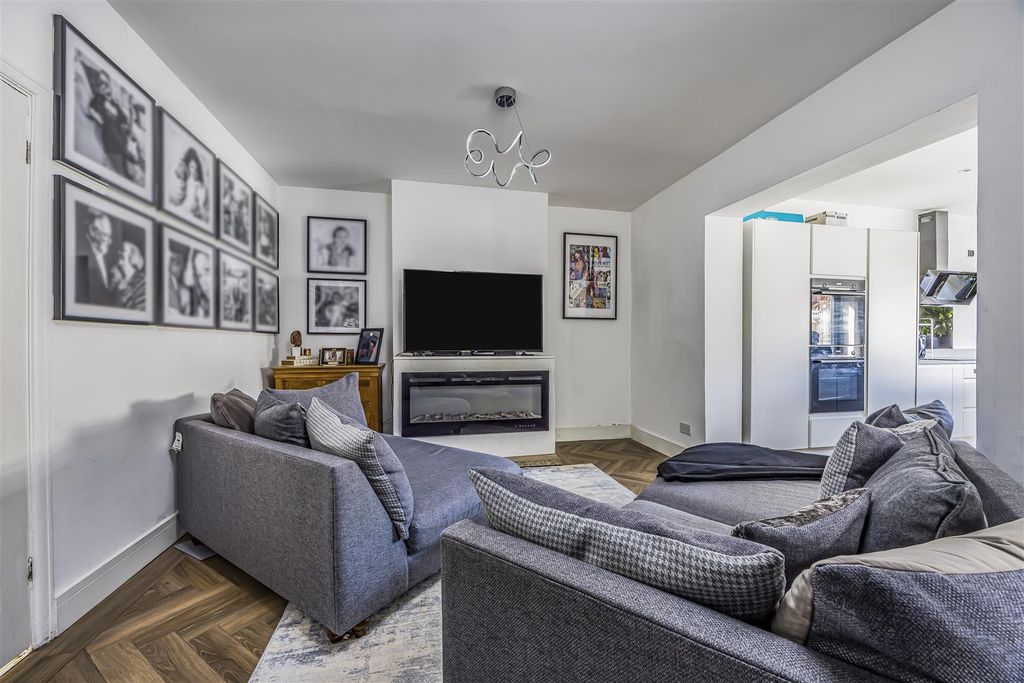 Property photo 2 of 22 36 Kenyon Road, North End-Porticomarketing-Soldby-