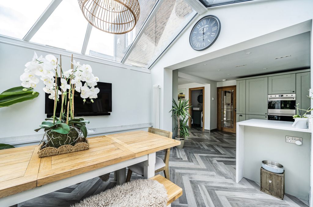 Property photo 3 of 19 1323715-11-686E9A...