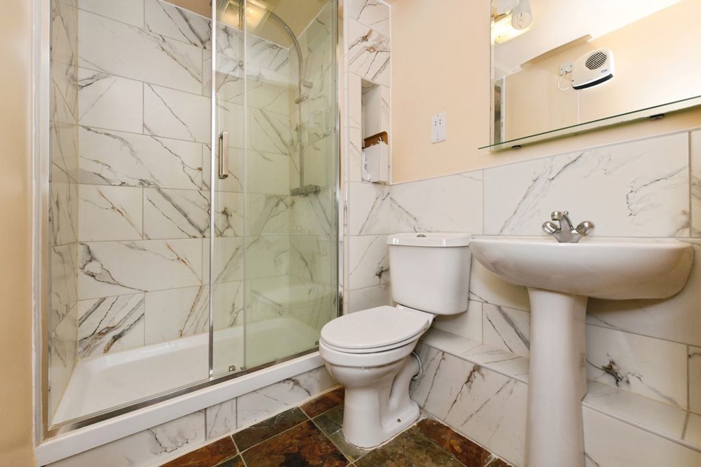 Property photo 3 of 15 Ensuite