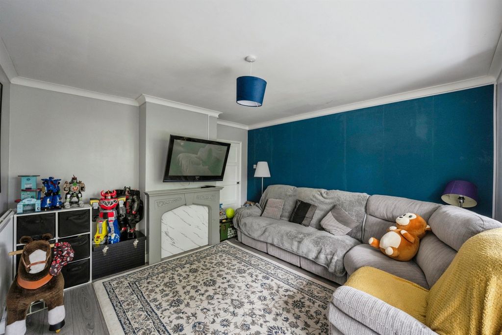 Property photo 2 of 17