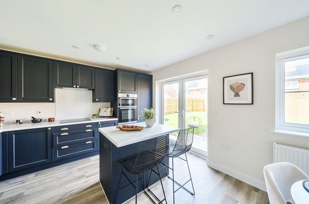 Property photo 2 of 13 1294789-33-6839Bb...