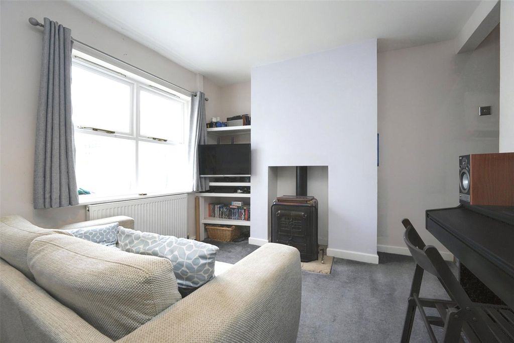 Property photo 2 of 13 Lounge