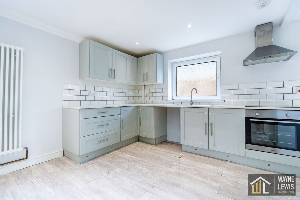 Property photo 2 of 32