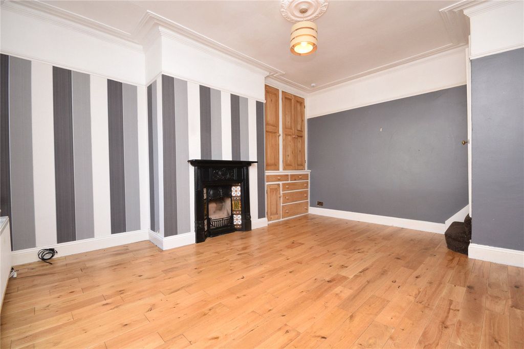 Property photo 3 of 12 Picture No. 11