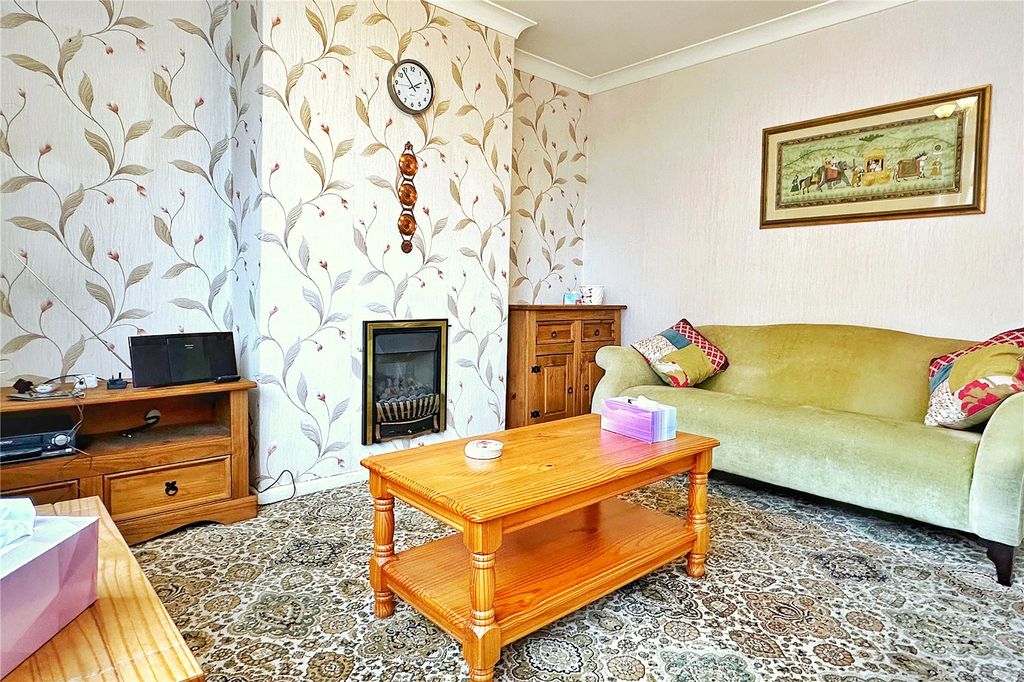 Property photo 3 of 19 Living Room