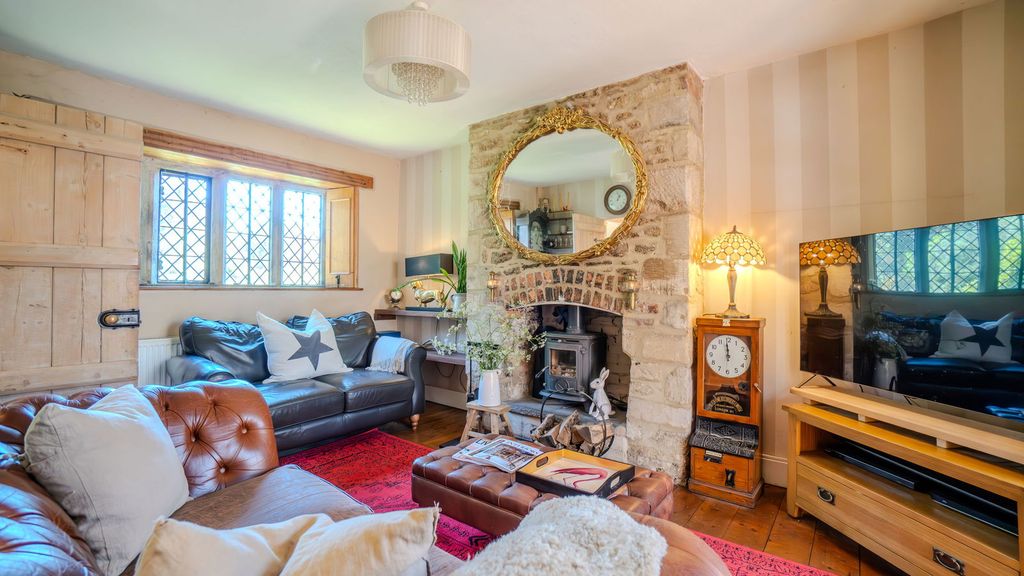 Property photo 2 of 34