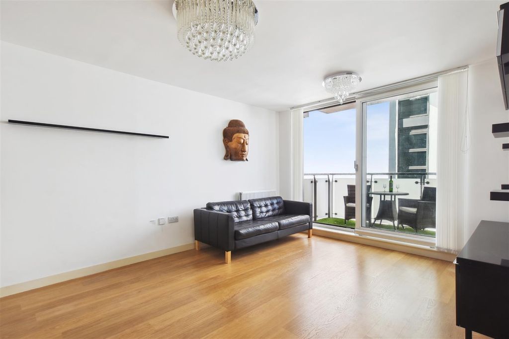 Property photo 1 of 12 73582Dce-19d7-446E-Bd8A-4A0c8A492F77Gchbf - 214 La