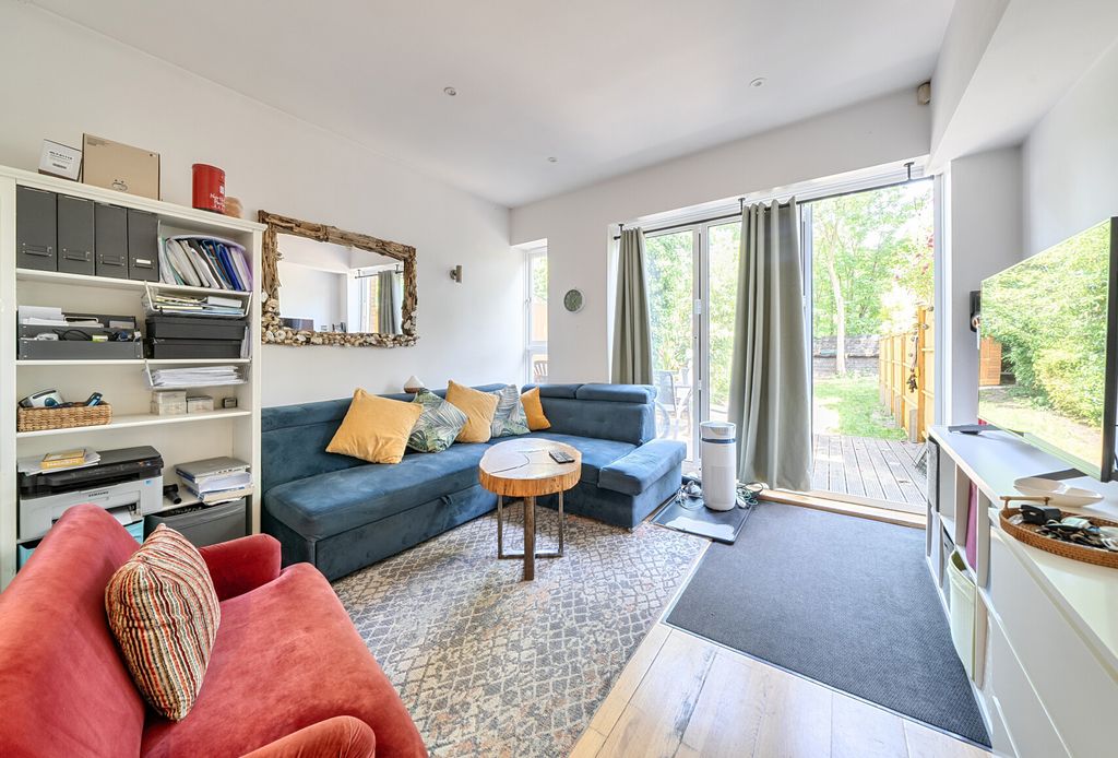 Property photo 1 of 11 1469846-6-6A1Db6B...