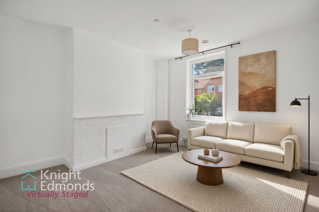 Property photo 3 of 11 Lounge