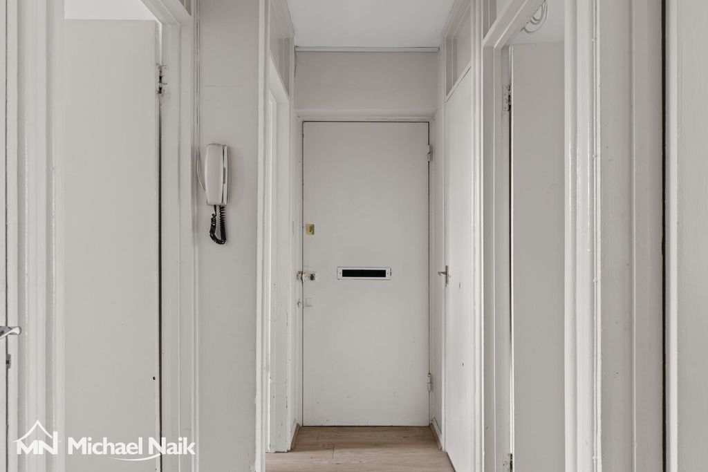 Property photo 3 of 11 Arbor Court, N16