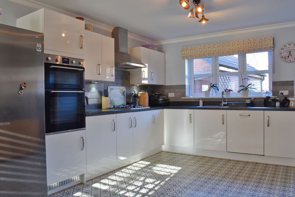 Property photo 3 of 17 Photo 8