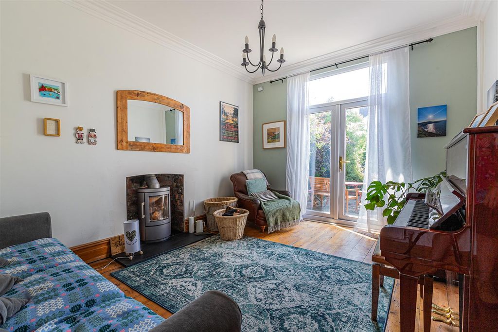 Property photo 2 of 30 Marlborough Road 150-16.Jpg