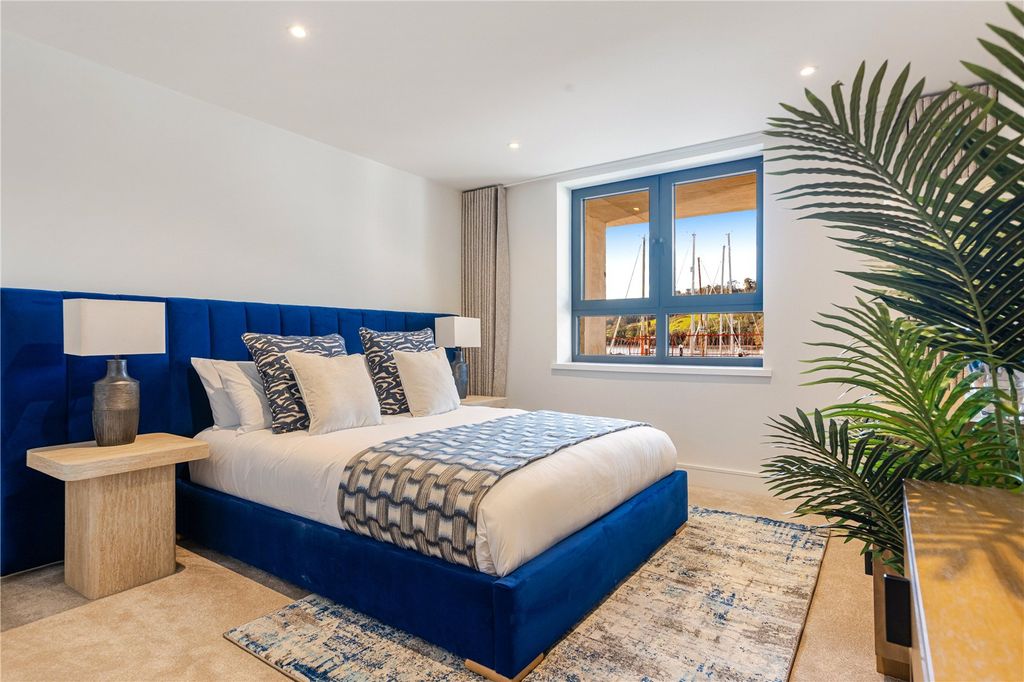 Property photo 3 of 23 Noss Quay