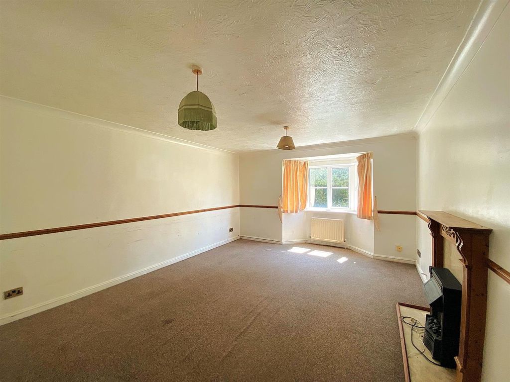 Property photo 3 of 6 29 Charters Towers - Lounge1.Jpg