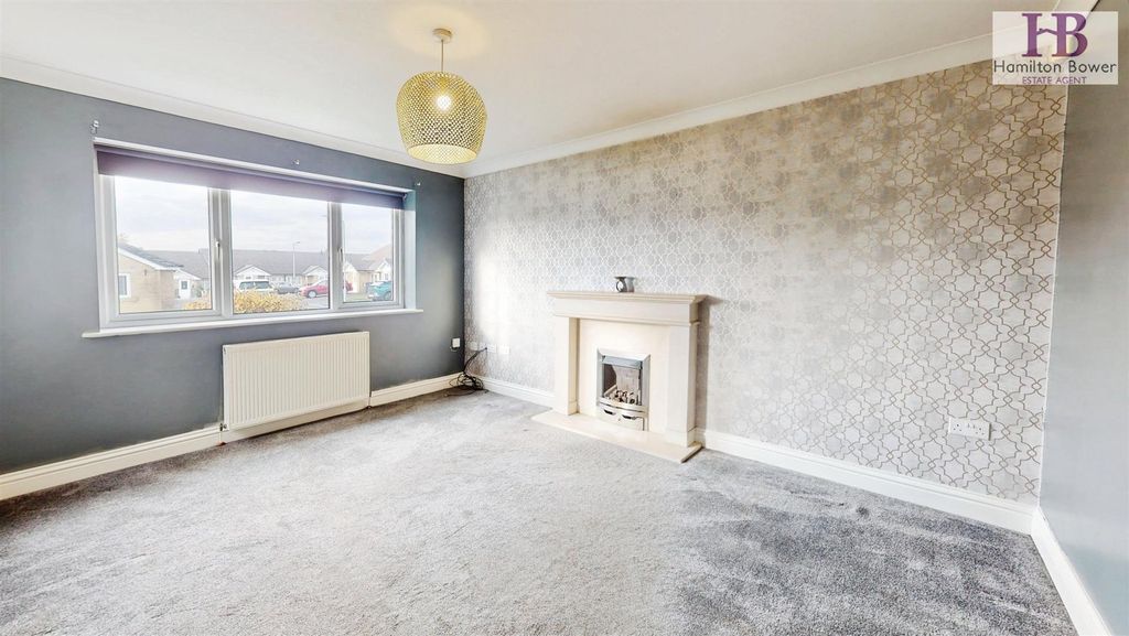 Property photo 2 of 20 Lounge