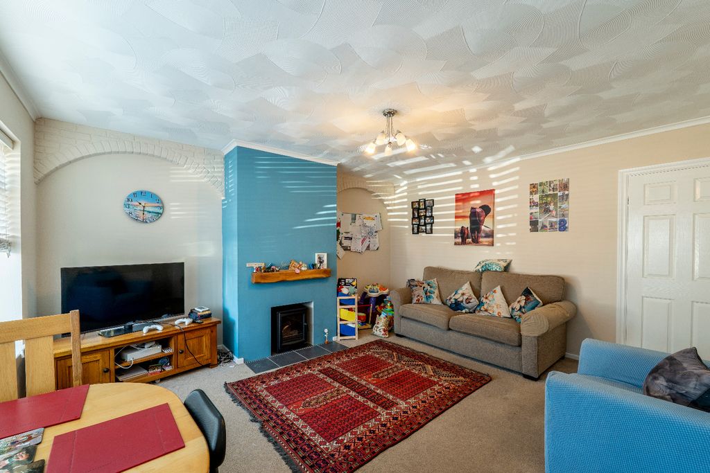 Property photo 3 of 15 4375887