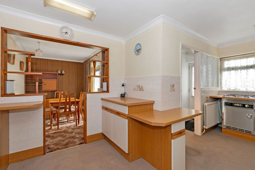 Property photo 2 of 27