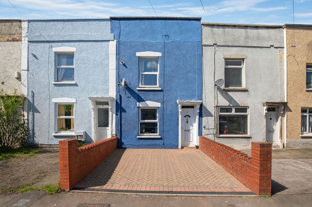 Property photo 1 of 18