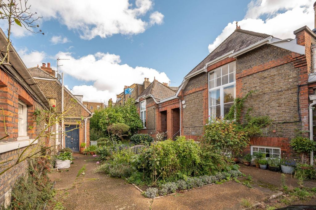 Property photo 1 of 6