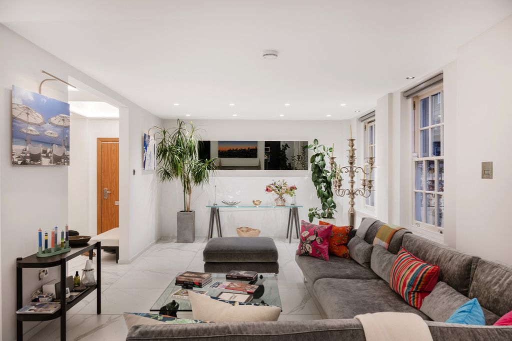 Property photo 3 of 18