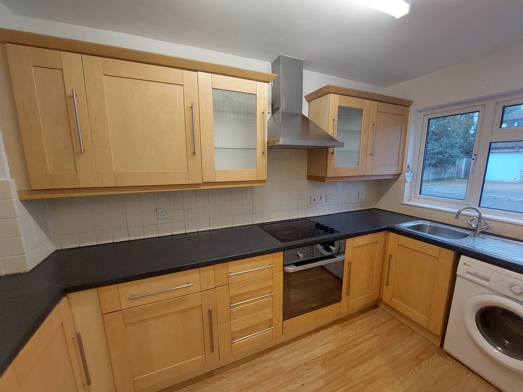 Property photo 2 of 7 Kitchen