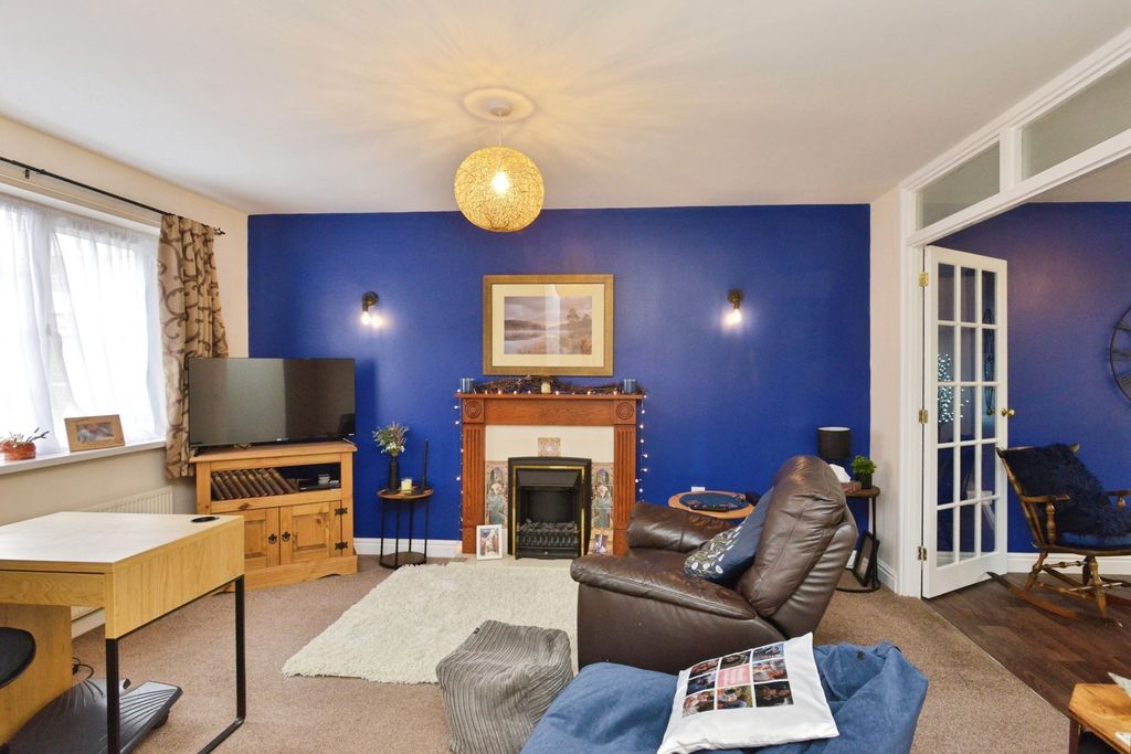 Property photo 3 of 17 Photo