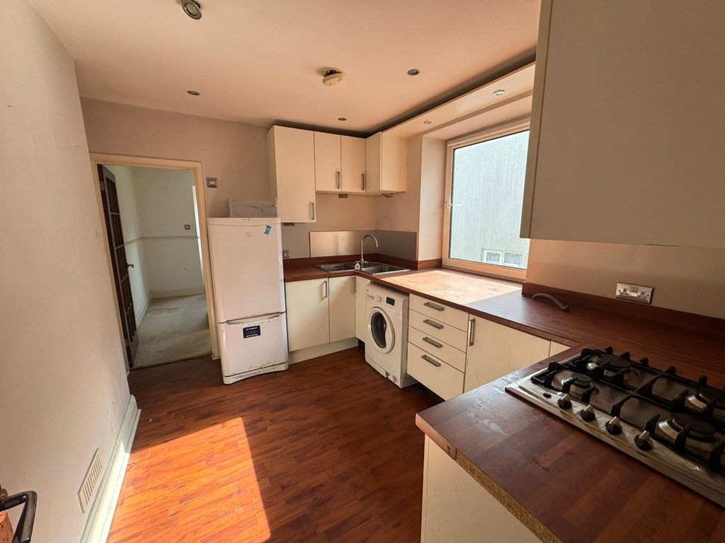 Property photo 2 of 11 Picture No. 10