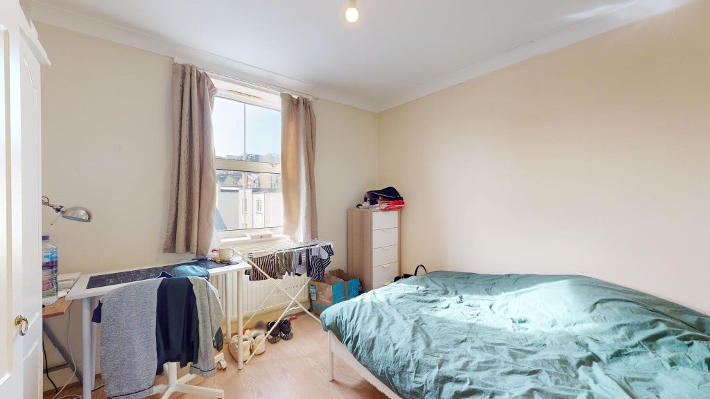 Property photo 2 of 31