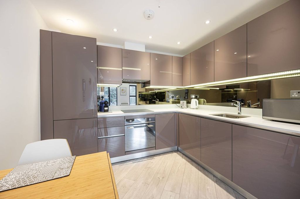 Property photo 3 of 8