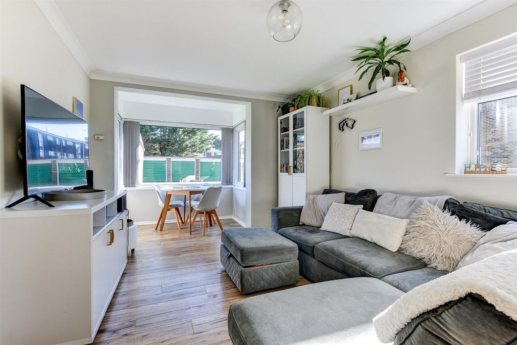 Property photo 2 of 16 For Sale By Aspire Residential | Essex Court