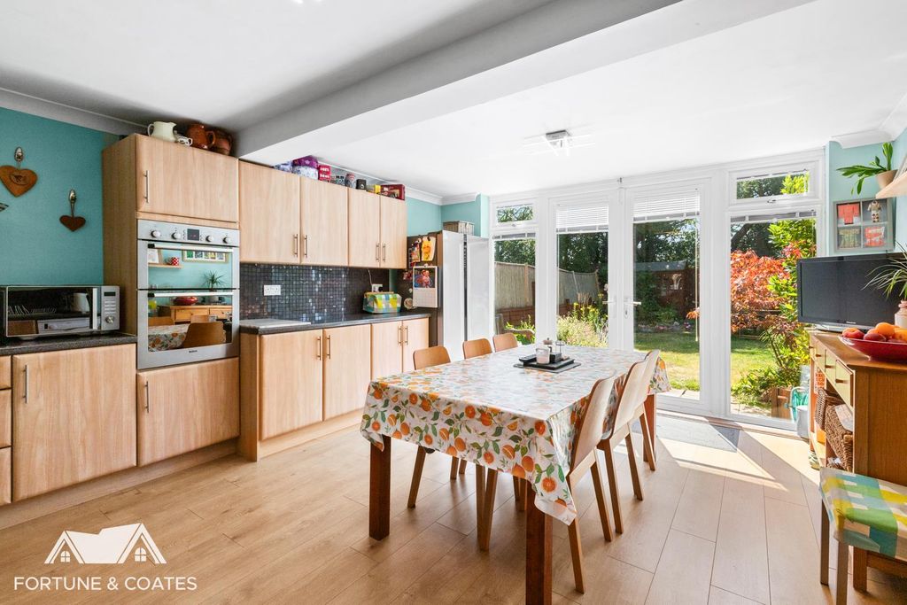 Property photo 2 of 20 Priorycourt_5.Jpg