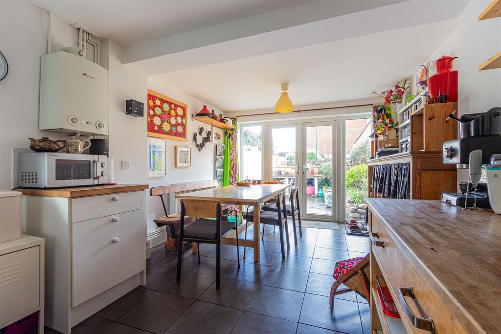 Property photo 3 of 20 Romilly Crescent 31-7.Jpg