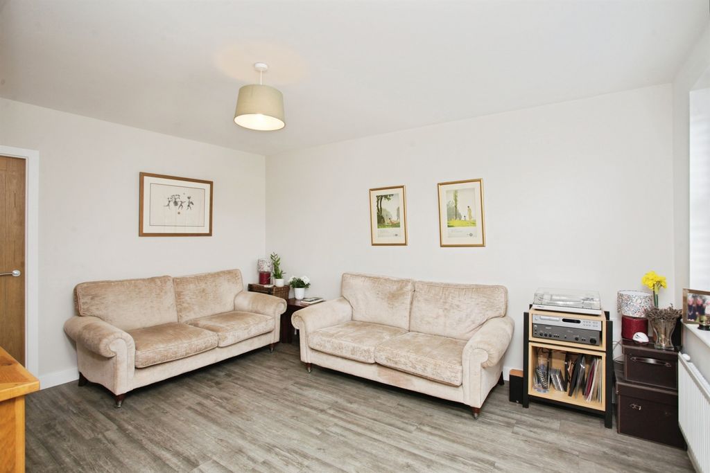 Property photo 2 of 28