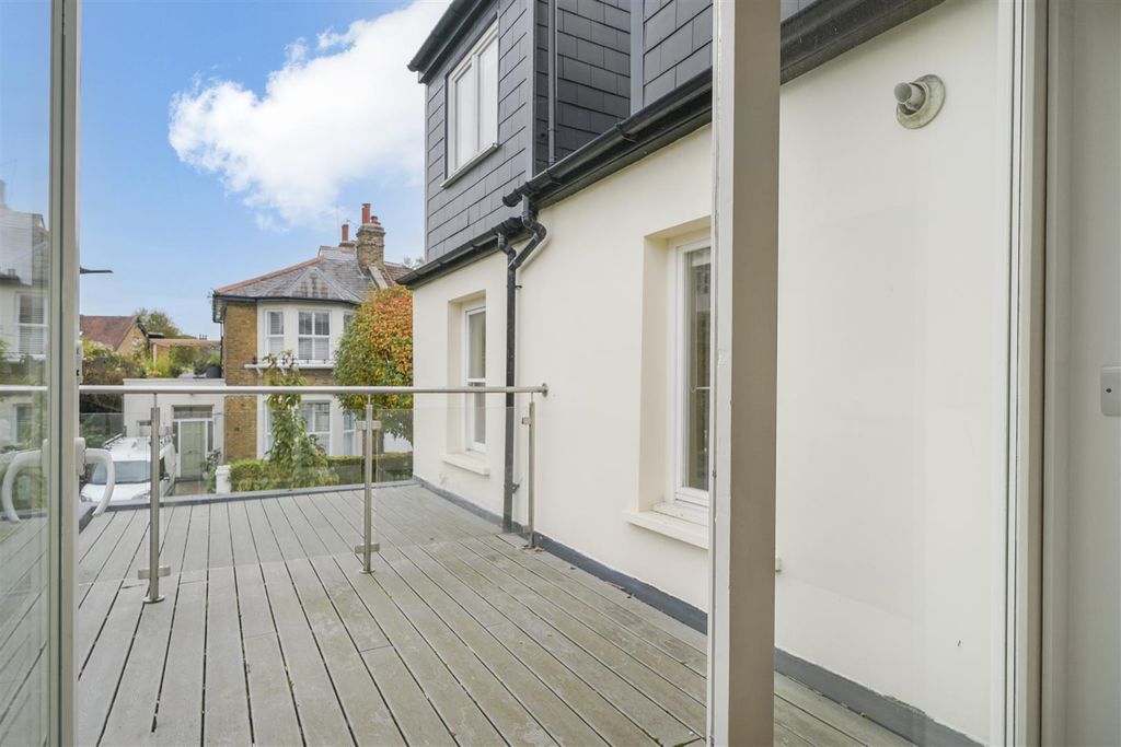 Property photo 2 of 16 Flat 3, 25 Brougham Road - 8Kkhdskrfpay3P7N5Cxn.Jp