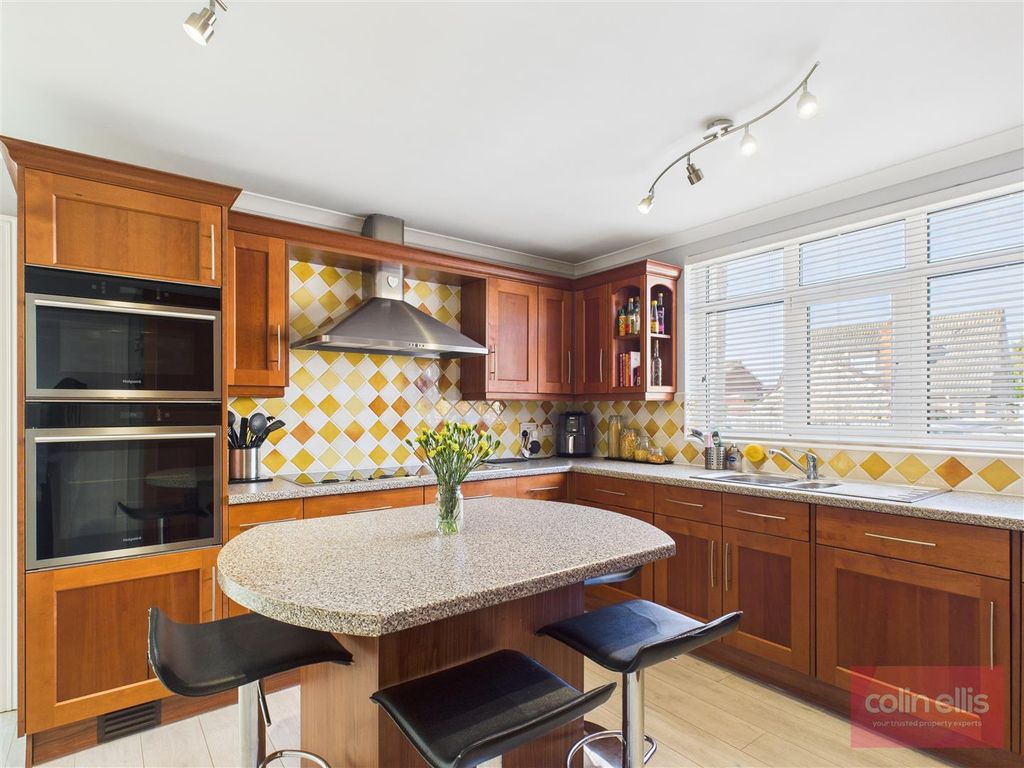 Property photo 3 of 28 Cam05075G0-Pr0210-Still005.Jpg