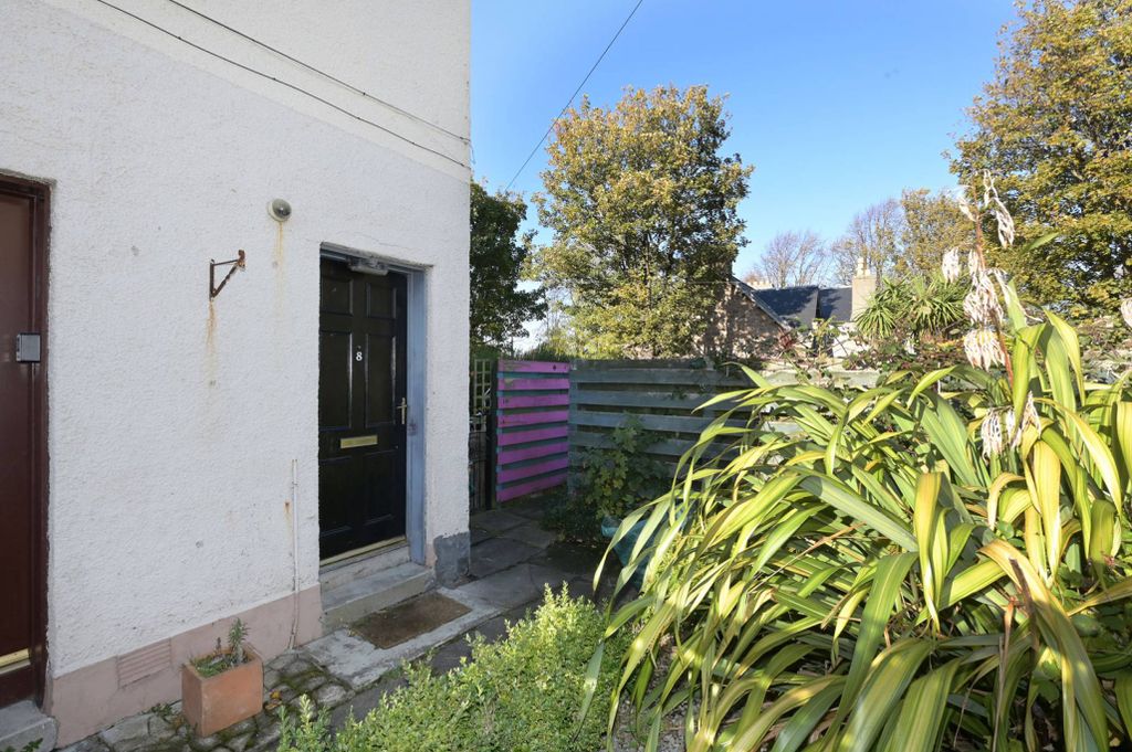 Property photo 3 of 25