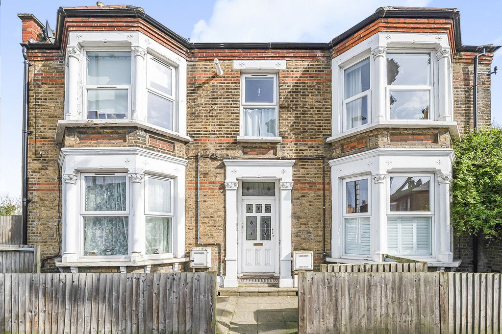 Property photo 2 of 8