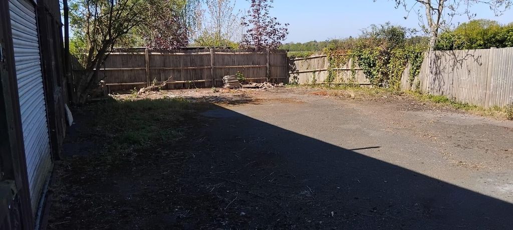 Property photo 3 of 5 Driveway