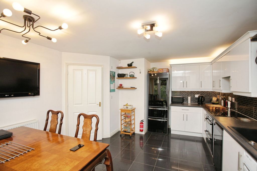 Property photo 2 of 15 Kitchen