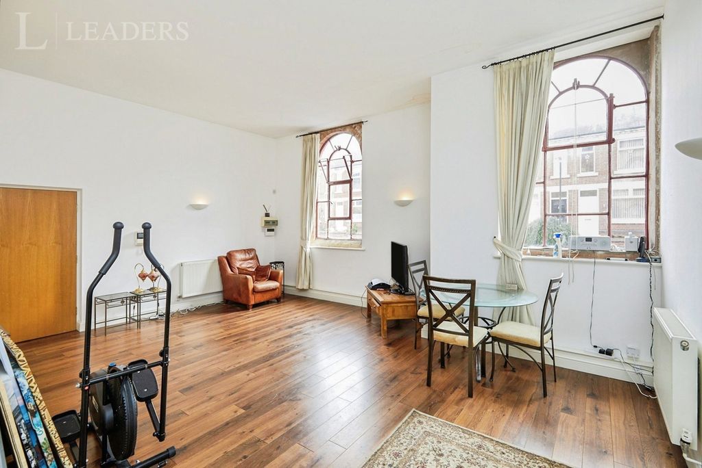 Property photo 3 of 10 Pbox-Img.Jpg