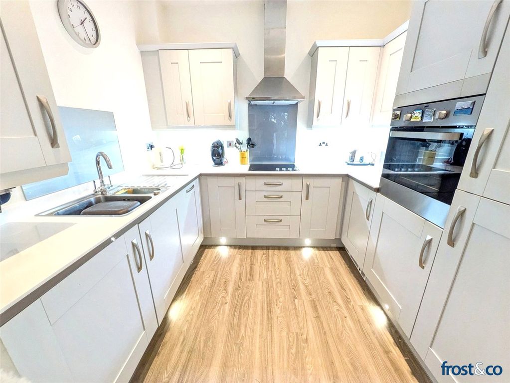 Property photo 3 of 7 Kitchen